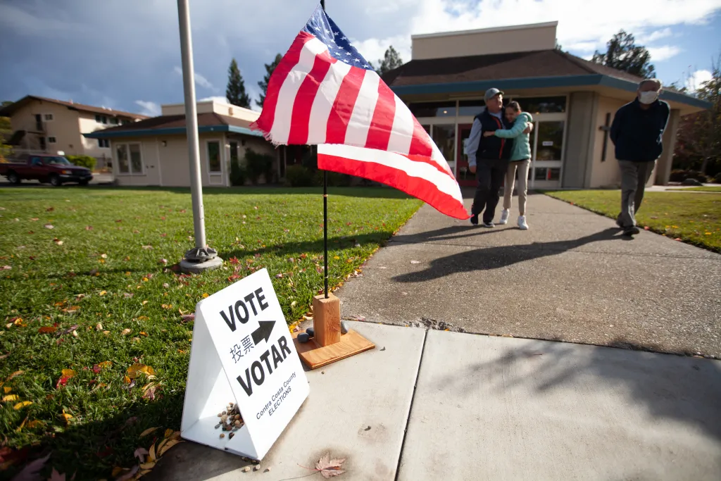 Scene outside of an Oakland polling place during the 2022 midterm elections